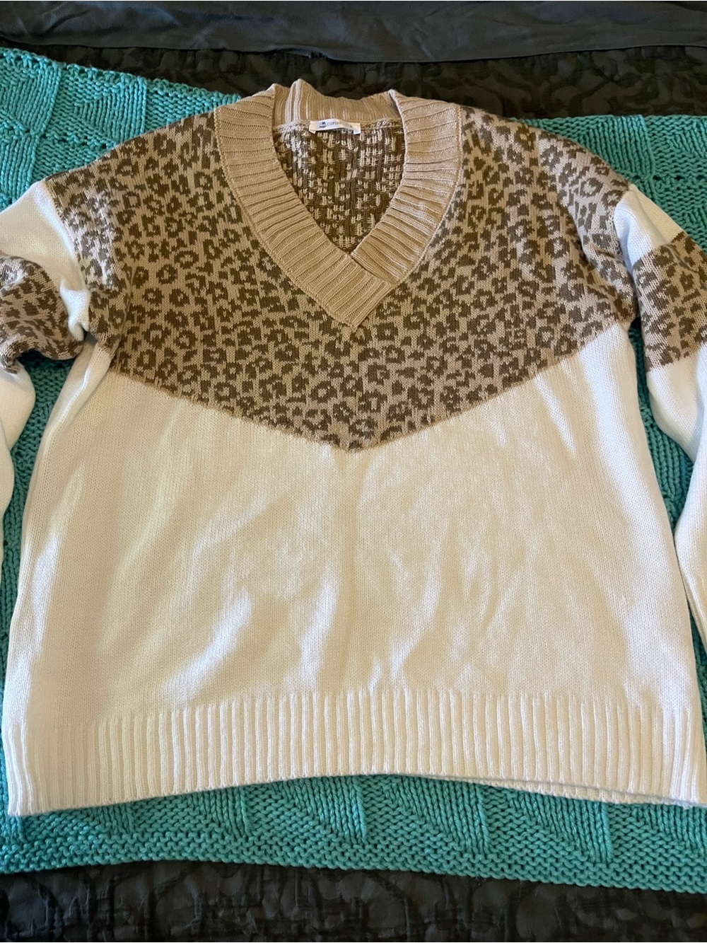 Cupshe Cream and Tan V-Neck Leopard Yoke Sweater
